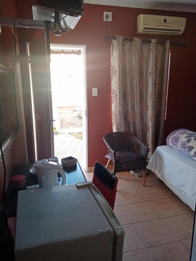 Mongilo Guesthouse Windhoek Kültér fotó